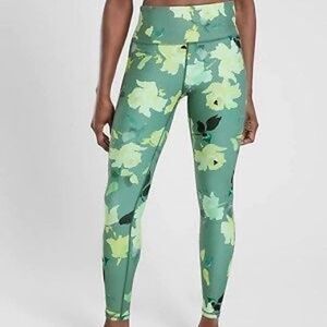 EXCELLENT USED CONDITION WOMEN’S XS ATHLETA ELATION 7/8 FLORAL TIGHT